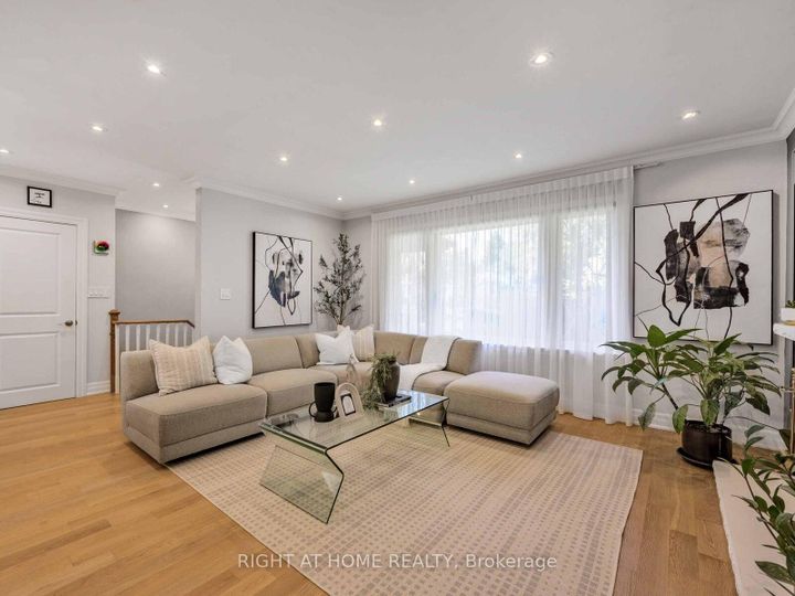 Photo 3 at 7 Bloorlea Crescent, City Centre West, Toronto