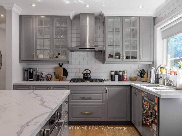 Photo 11 at 7 Bloorlea Crescent, City Centre West, Toronto