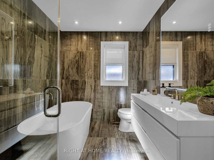 Photo 13 at 7 Bloorlea Crescent, City Centre West, Toronto