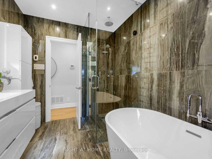 Photo 14 at 7 Bloorlea Crescent, City Centre West, Toronto