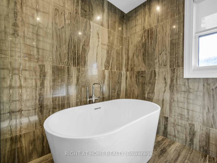 Photo 16 at 7 Bloorlea Crescent, City Centre West, Toronto