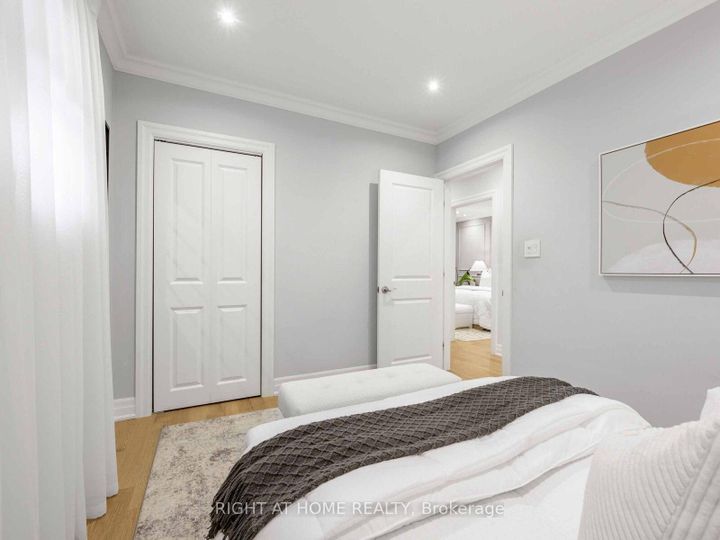 Photo 19 at 7 Bloorlea Crescent, City Centre West, Toronto