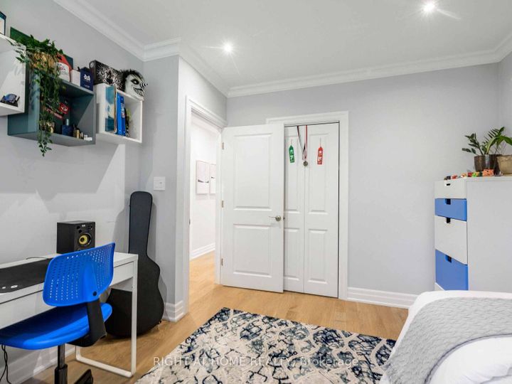 Photo 25 at 7 Bloorlea Crescent, City Centre West, Toronto