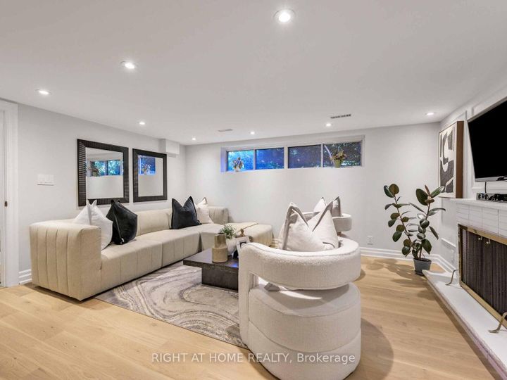 Photo 26 at 7 Bloorlea Crescent, City Centre West, Toronto