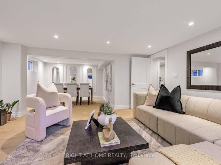 Photo 27 at 7 Bloorlea Crescent, City Centre West, Toronto