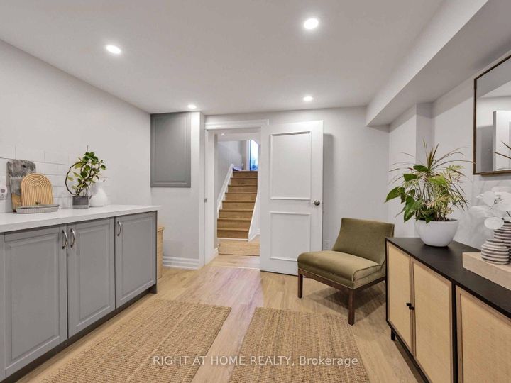 Photo 31 at 7 Bloorlea Crescent, City Centre West, Toronto