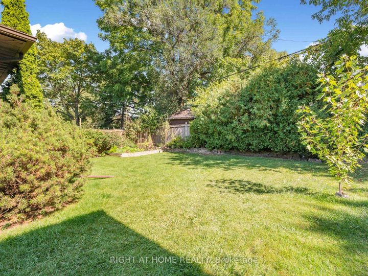 Photo 41 at 7 Bloorlea Crescent, City Centre West, Toronto