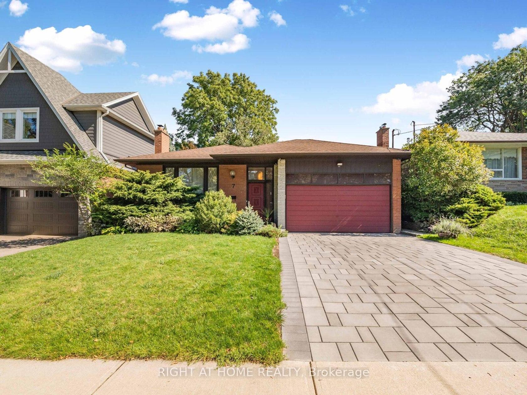 7 Bloorlea Crescent, City Centre West, Toronto 2