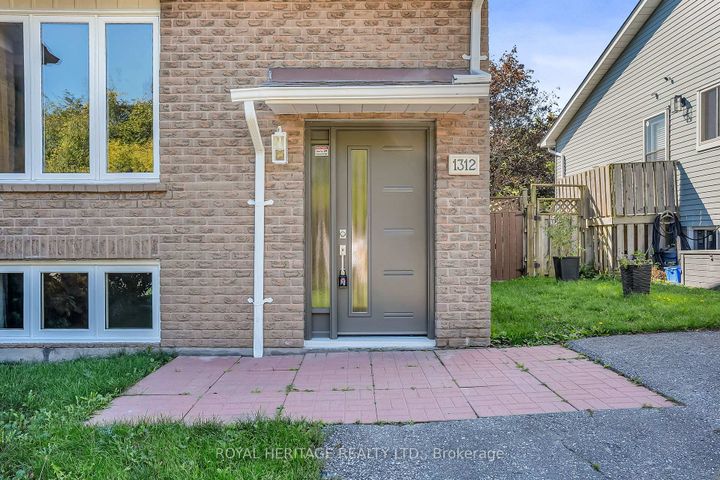 Photo 3 at 1312 Valley Drive, Lakeview, Oshawa