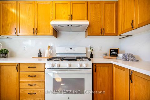 Photo 14 at 115 Padfield Drive, Bowmanville, Clarington