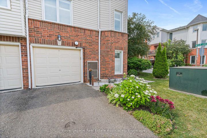 Photo 1 at 54 Wylie Circle, Georgetown, Halton Hills