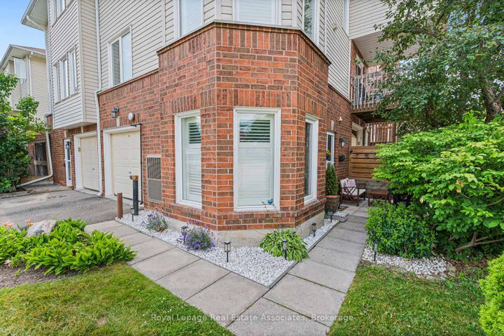 Photo 2 at 54 Wylie Circle, Georgetown, Halton Hills