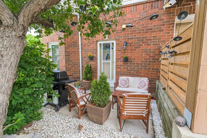 Photo 4 at 54 Wylie Circle, Georgetown, Halton Hills
