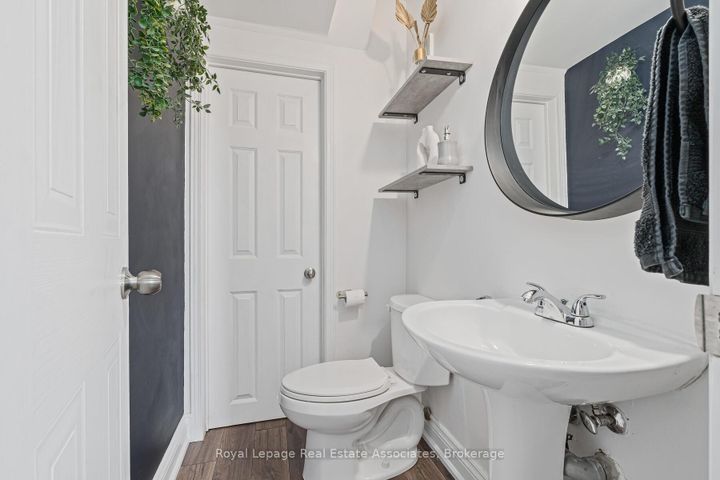 Photo 10 at 54 Wylie Circle, Georgetown, Halton Hills