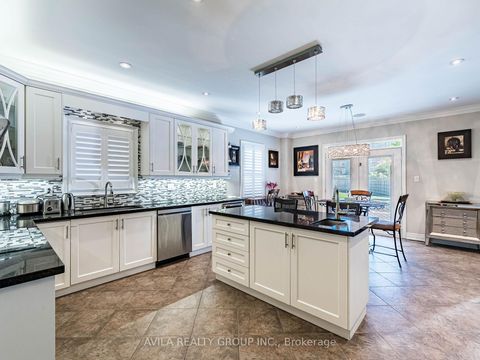 Photo 12 at 35 Noce Way, Vellore Village, Vaughan