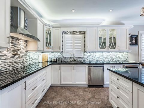 Photo 16 at 35 Noce Way, Vellore Village, Vaughan