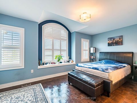 Photo 33 at 35 Noce Way, Vellore Village, Vaughan