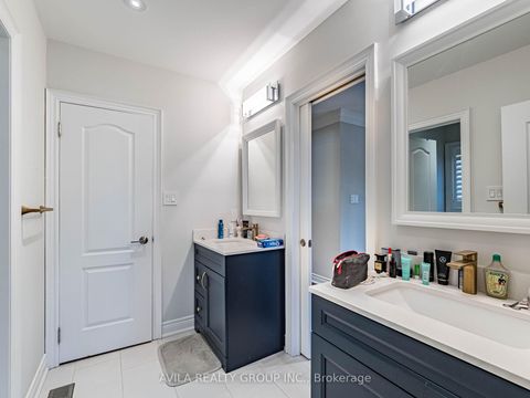 Photo 36 at 35 Noce Way, Vellore Village, Vaughan