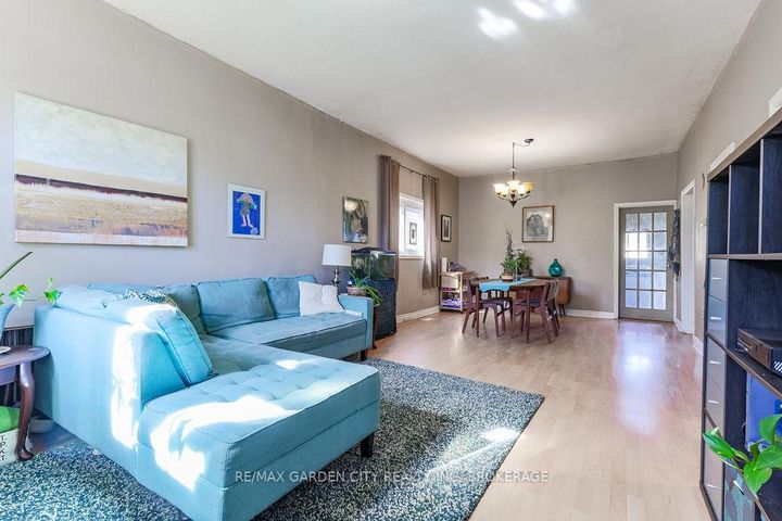Photo 2 at 1009 Cannon Street E, Crown Point, Hamilton
