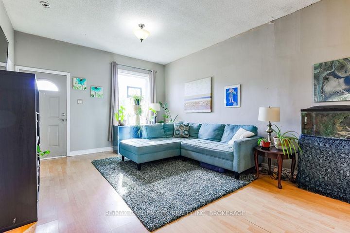 Photo 4 at 1009 Cannon Street E, Crown Point, Hamilton