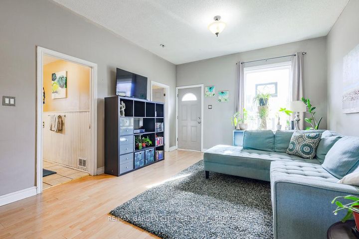 Photo 5 at 1009 Cannon Street E, Crown Point, Hamilton