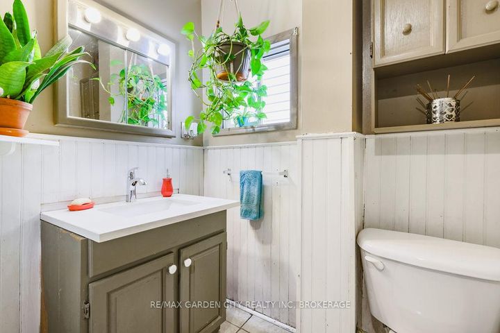 Photo 11 at 1009 Cannon Street E, Crown Point, Hamilton