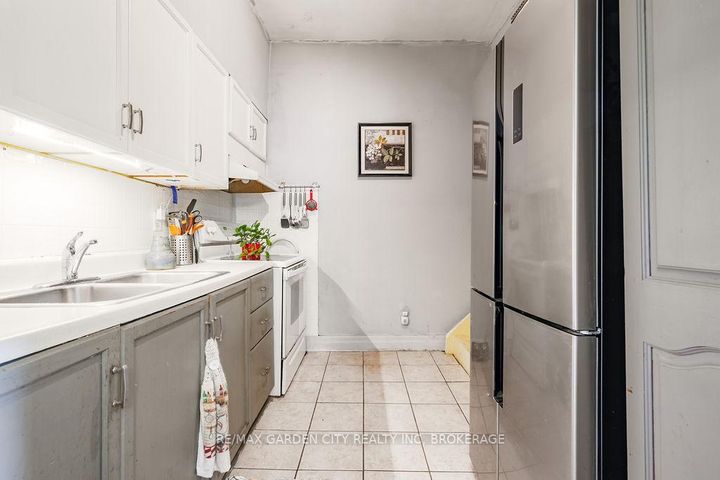 Photo 12 at 1009 Cannon Street E, Crown Point, Hamilton