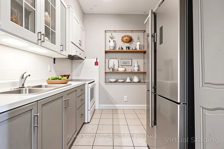 Photo 13 at 1009 Cannon Street E, Crown Point, Hamilton