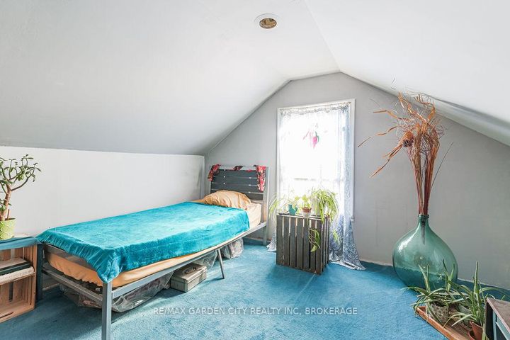 Photo 14 at 1009 Cannon Street E, Crown Point, Hamilton