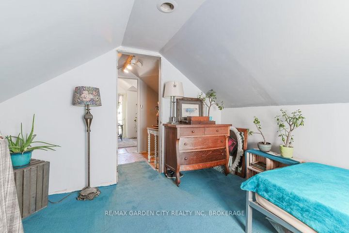 Photo 16 at 1009 Cannon Street E, Crown Point, Hamilton