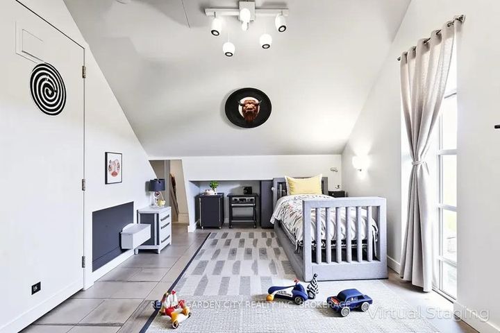 Photo 19 at 1009 Cannon Street E, Crown Point, Hamilton