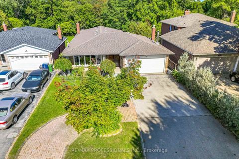 Photo 0 at 39 Elmcrest Road, West Deane, Toronto