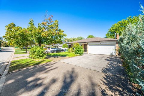 Photo 3 at 39 Elmcrest Road, West Deane, Toronto