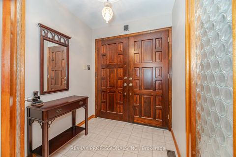 Photo 5 at 39 Elmcrest Road, West Deane, Toronto