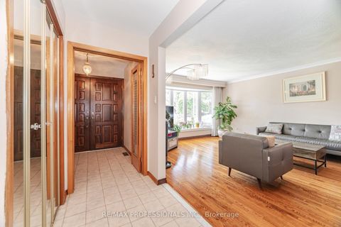 Photo 6 at 39 Elmcrest Road, West Deane, Toronto