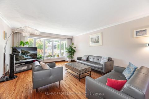 Photo 7 at 39 Elmcrest Road, West Deane, Toronto