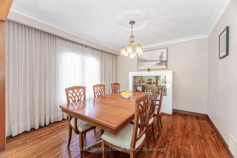 Photo 9 at 39 Elmcrest Road, West Deane, Toronto