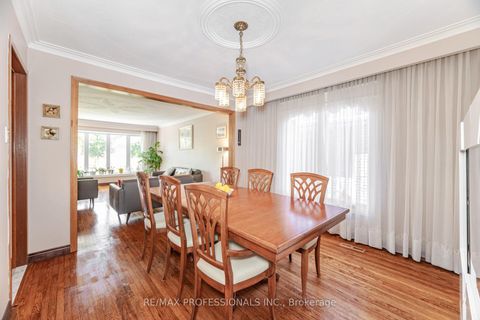 Photo 10 at 39 Elmcrest Road, West Deane, Toronto