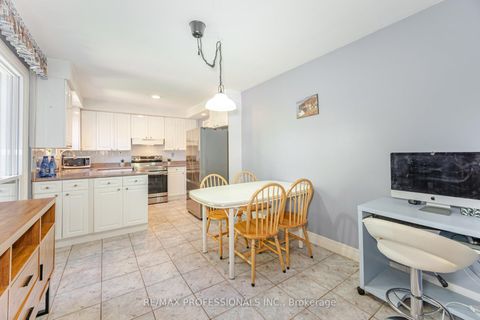 Photo 11 at 39 Elmcrest Road, West Deane, Toronto