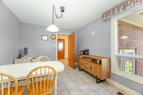 Photo 12 at 39 Elmcrest Road, West Deane, Toronto