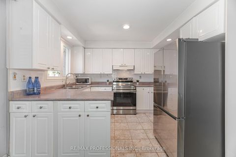 Photo 13 at 39 Elmcrest Road, West Deane, Toronto