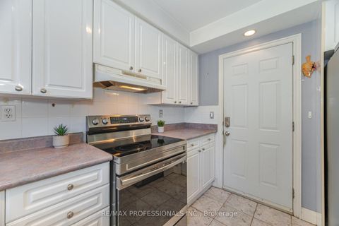 Photo 15 at 39 Elmcrest Road, West Deane, Toronto