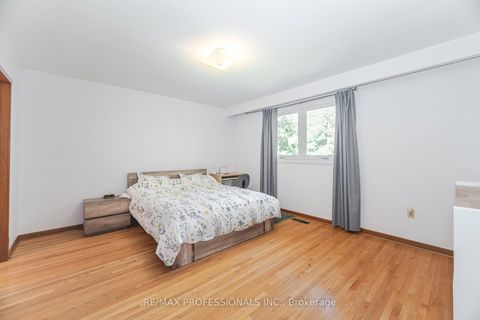 Photo 17 at 39 Elmcrest Road, West Deane, Toronto
