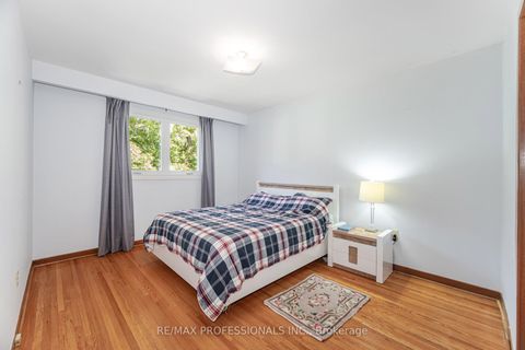 Photo 20 at 39 Elmcrest Road, West Deane, Toronto