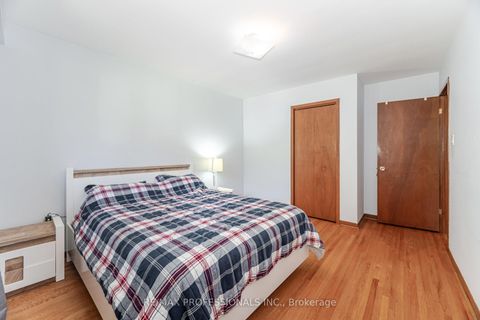 Photo 21 at 39 Elmcrest Road, West Deane, Toronto