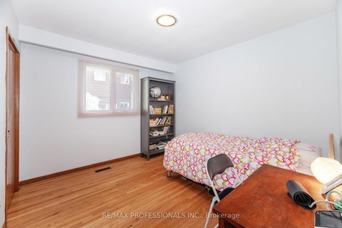 Photo 22 at 39 Elmcrest Road, West Deane, Toronto