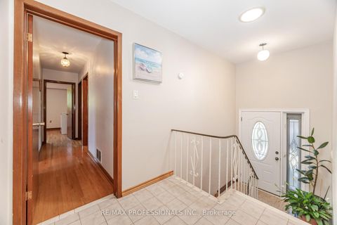 Photo 25 at 39 Elmcrest Road, West Deane, Toronto