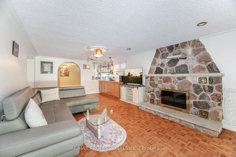 Photo 30 at 39 Elmcrest Road, West Deane, Toronto