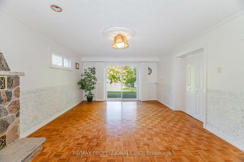 Photo 31 at 39 Elmcrest Road, West Deane, Toronto