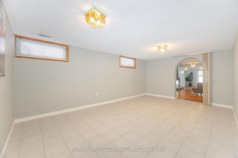 Photo 33 at 39 Elmcrest Road, West Deane, Toronto